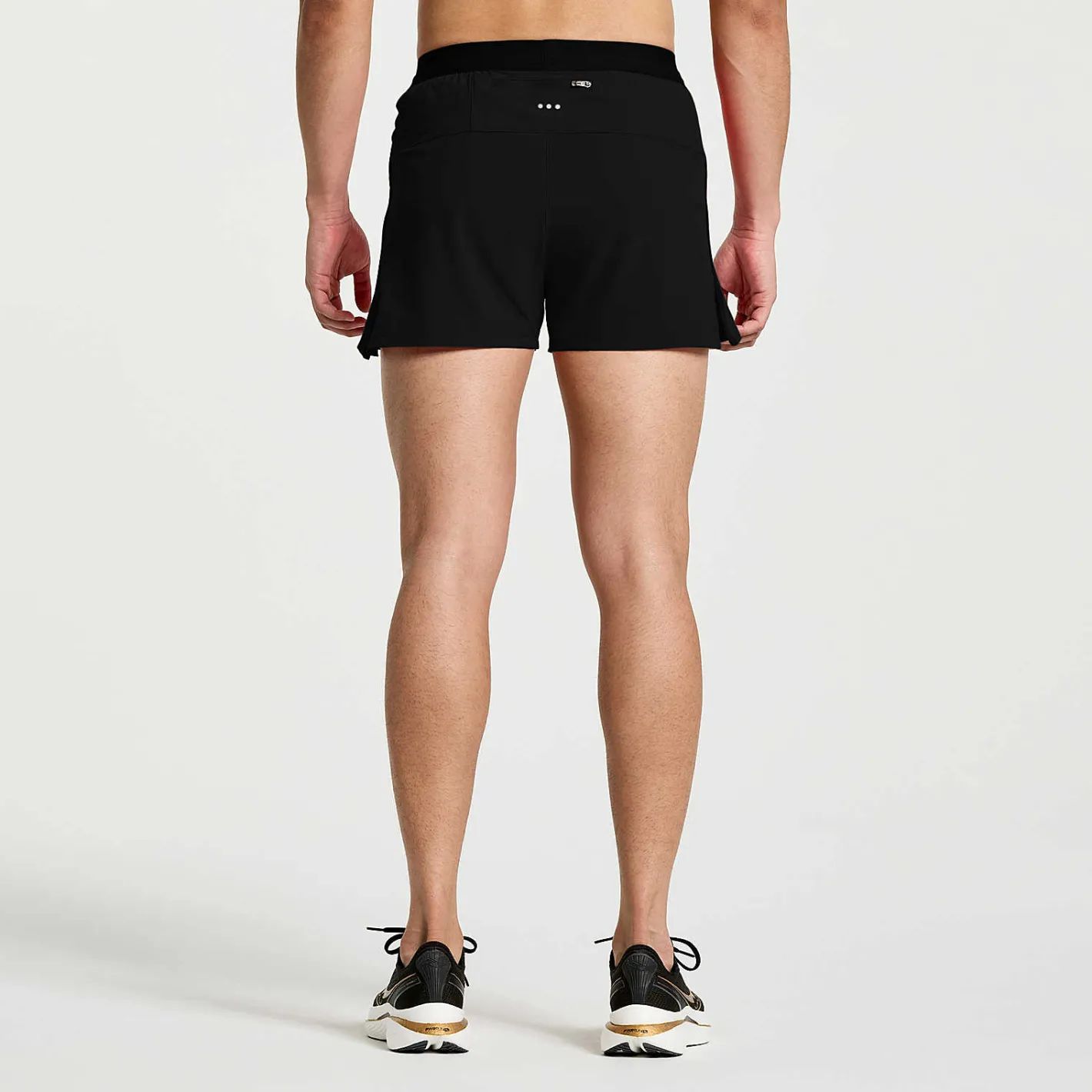 Saucony Outpace 3\" Short< Bottoms