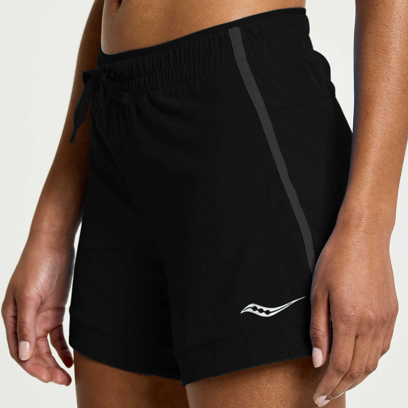 Saucony Outpace 5\" Short<Women Bottoms