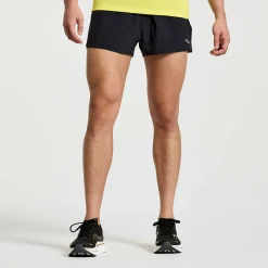 Saucony Outpace 2.5\" Split Short< Bottoms