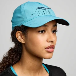 Saucony Outpace Petite Hat< Accessories